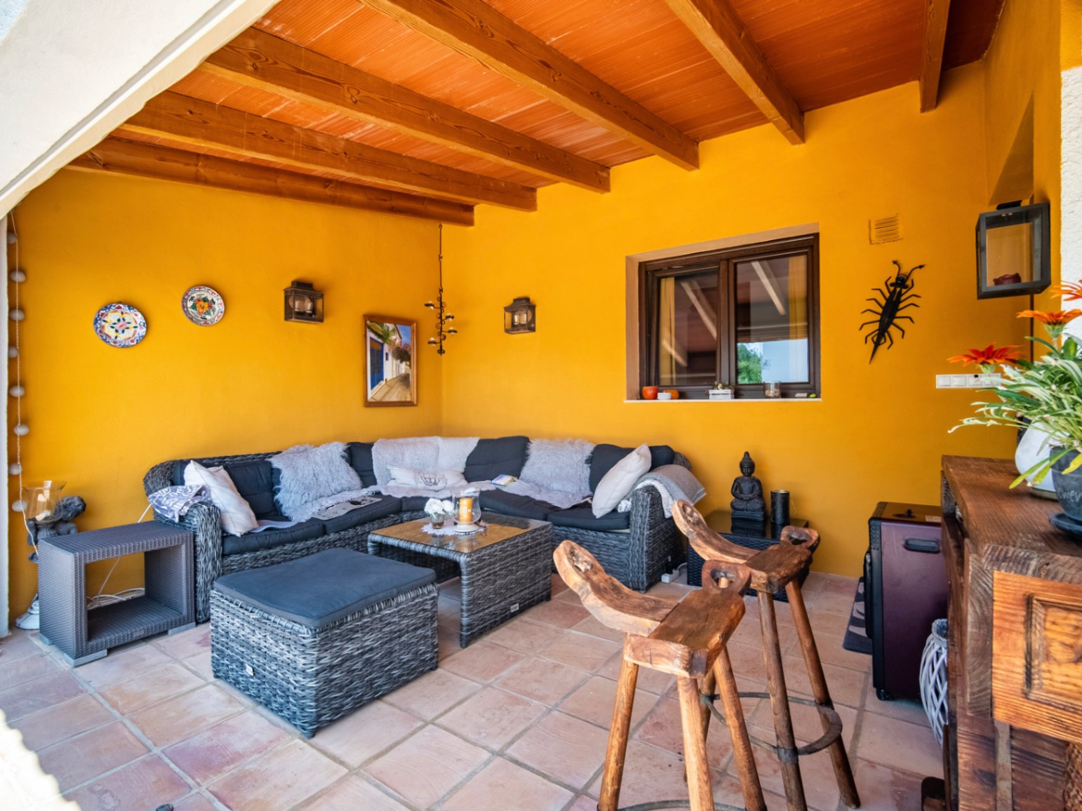 Detached house with a spacious plot next to the town of Altea.