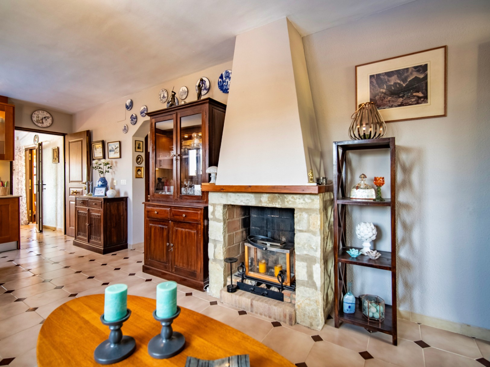 Detached house with a spacious plot next to the town of Altea.