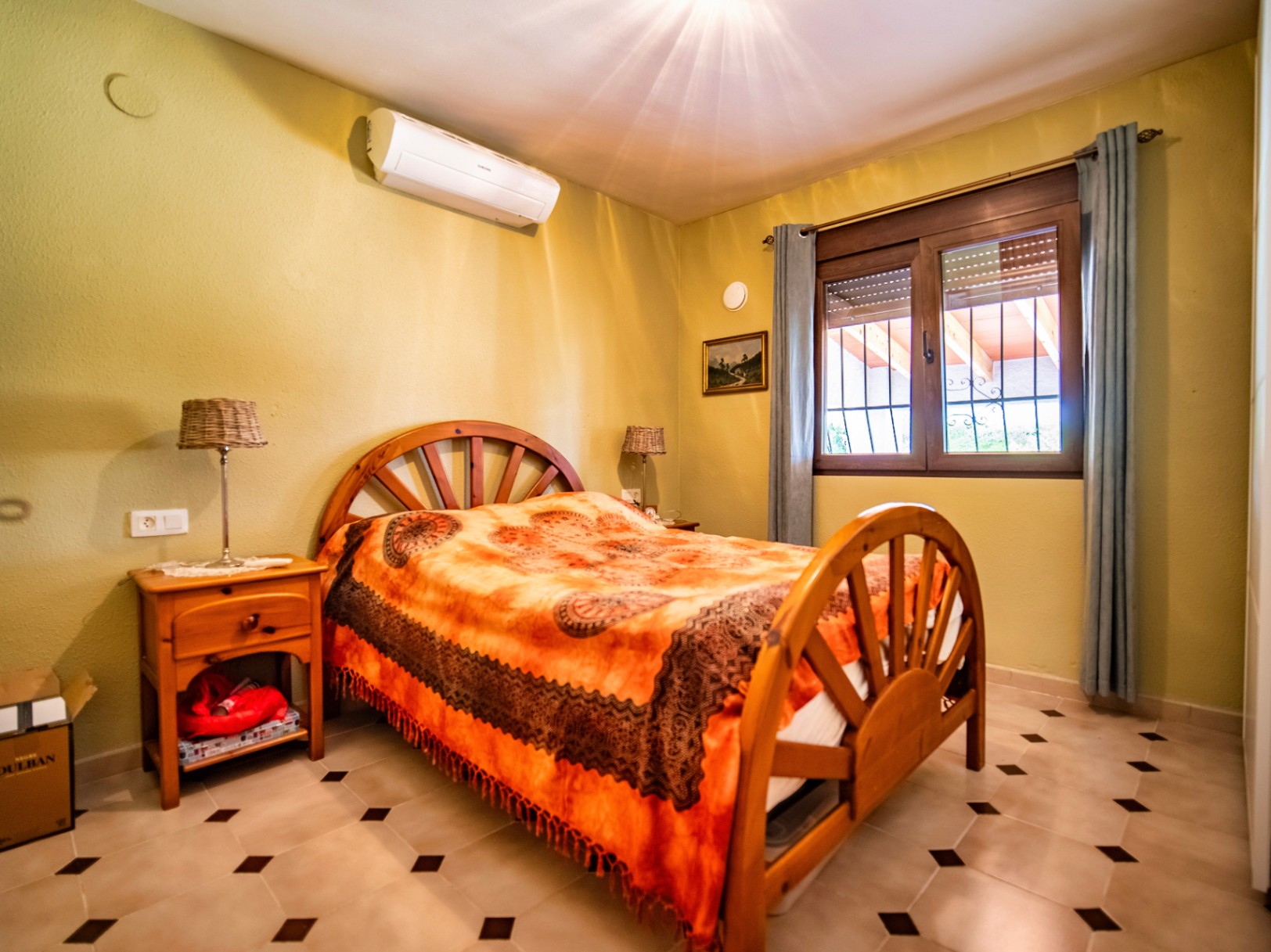 Detached house with a spacious plot next to the town of Altea.
