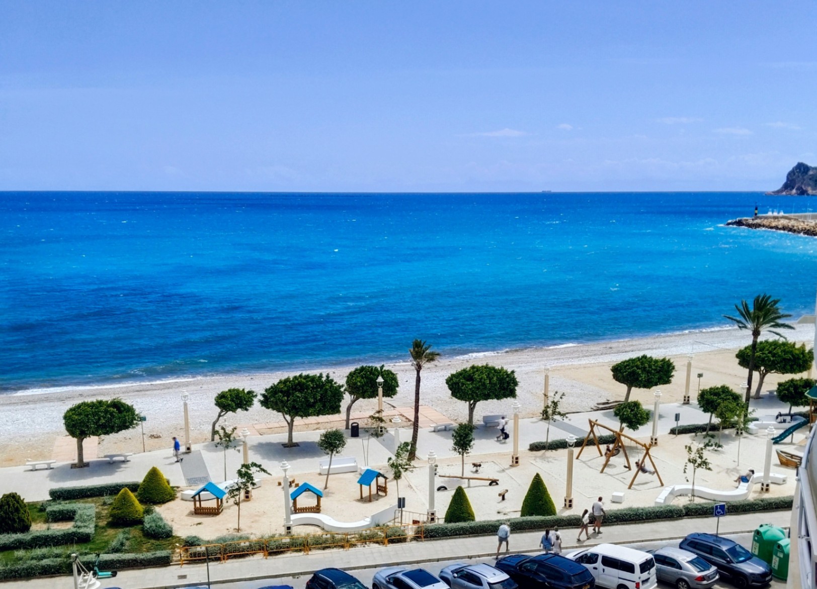 Three-bedroom apartment in the first line in Altea