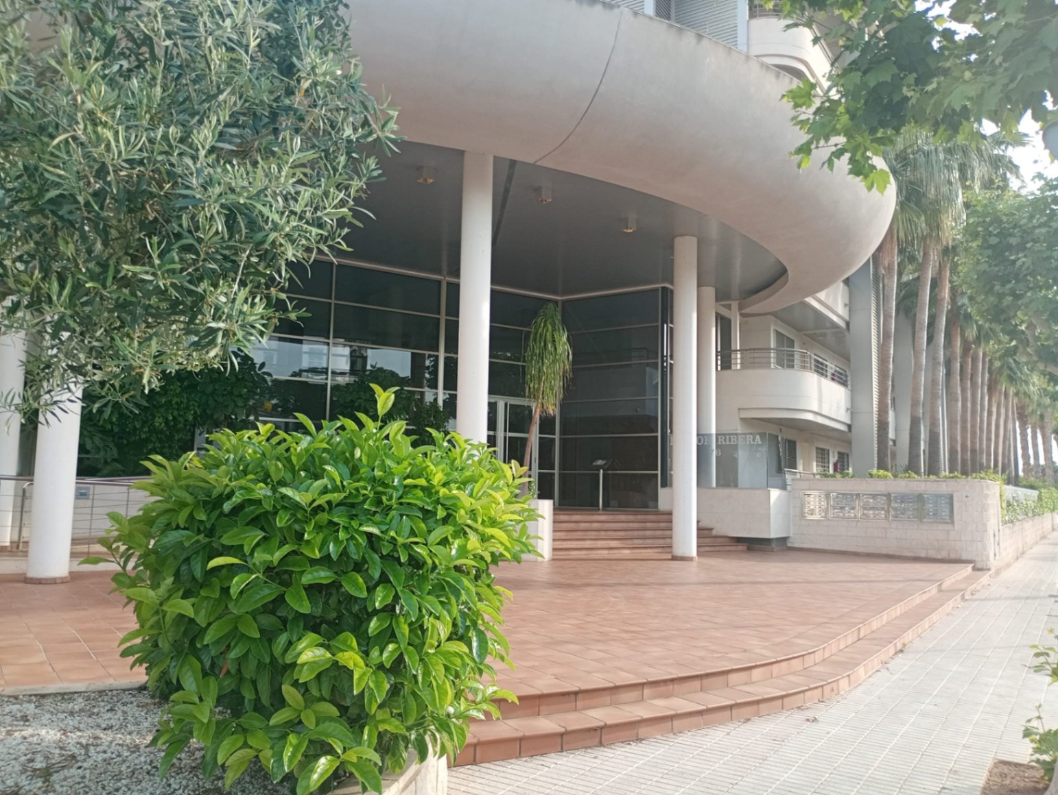 Spacious penthouse apartment in center Albir