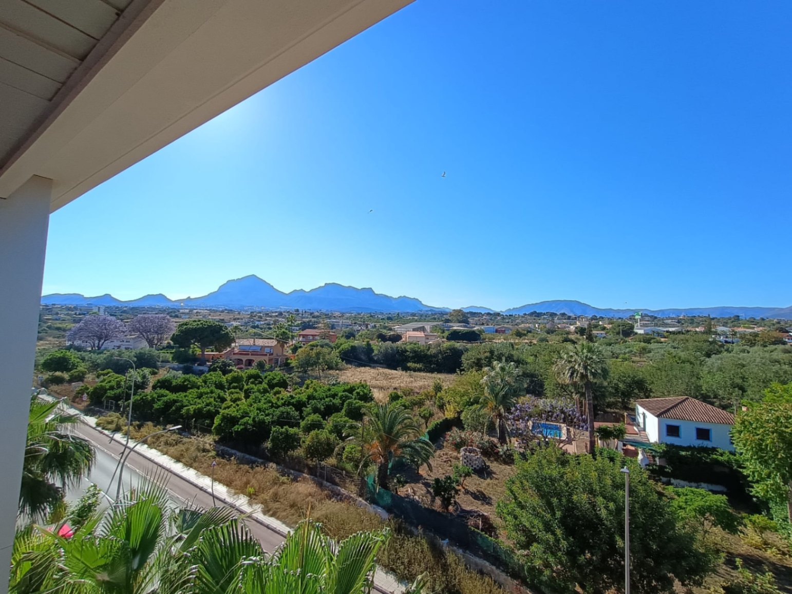 Spacious penthouse apartment in center Albir