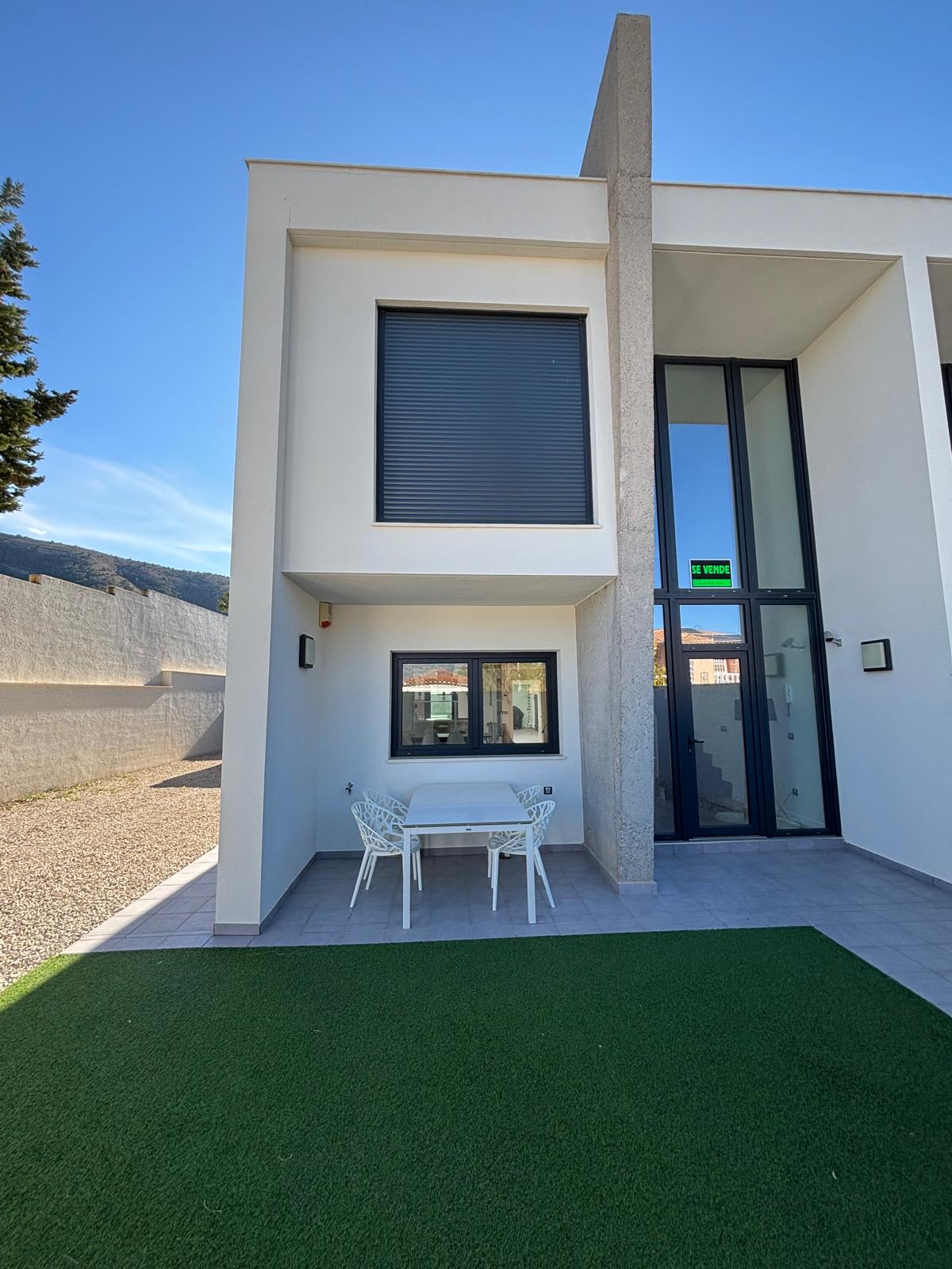 Fantastic modern spacious corner house close to the center of Albir