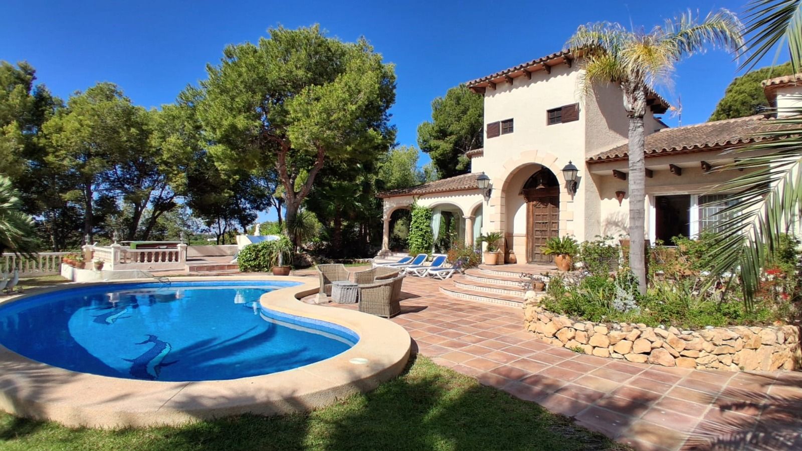 Impressive Villa with 360° panoramic views!