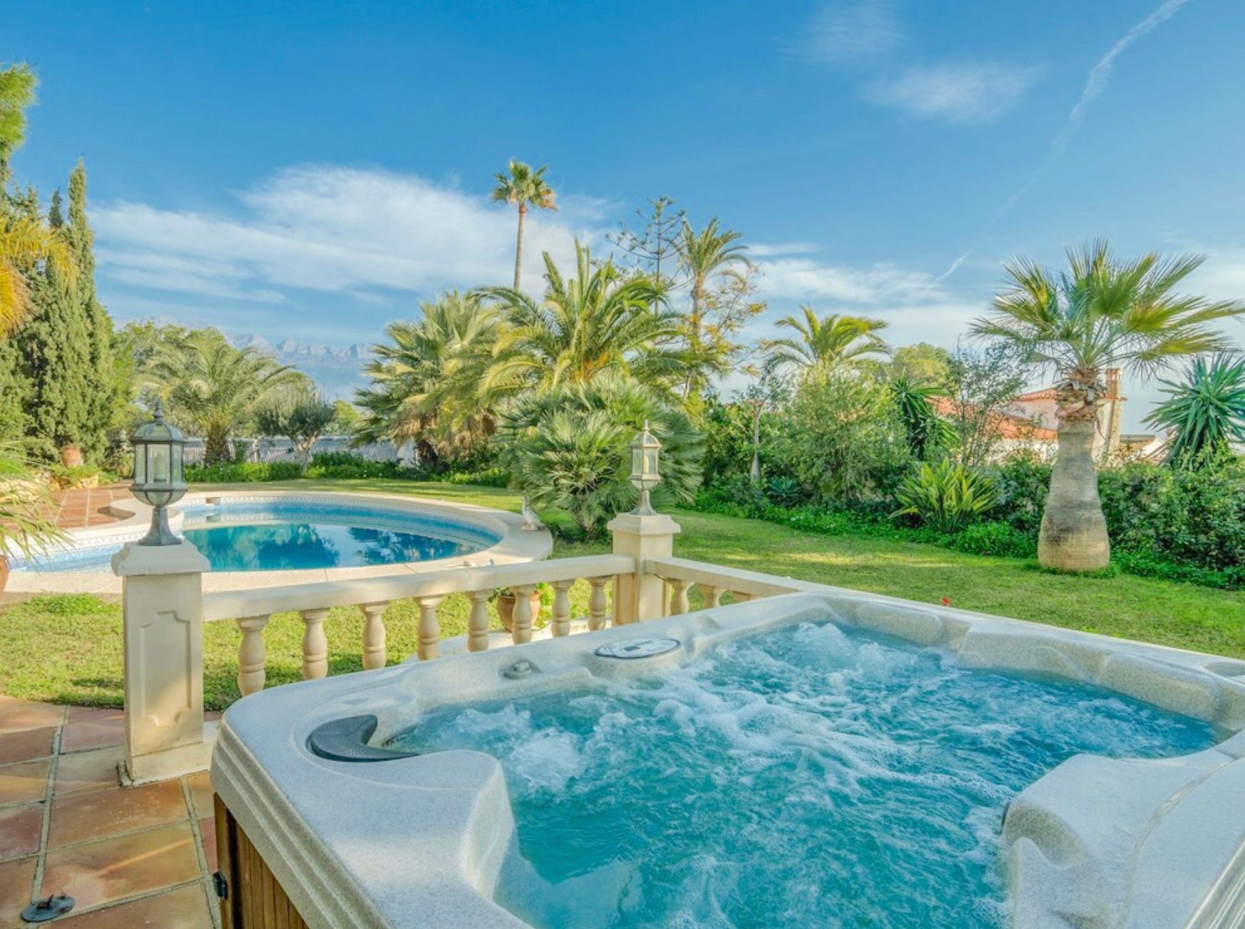 Impressive Villa with 360° panoramic views!