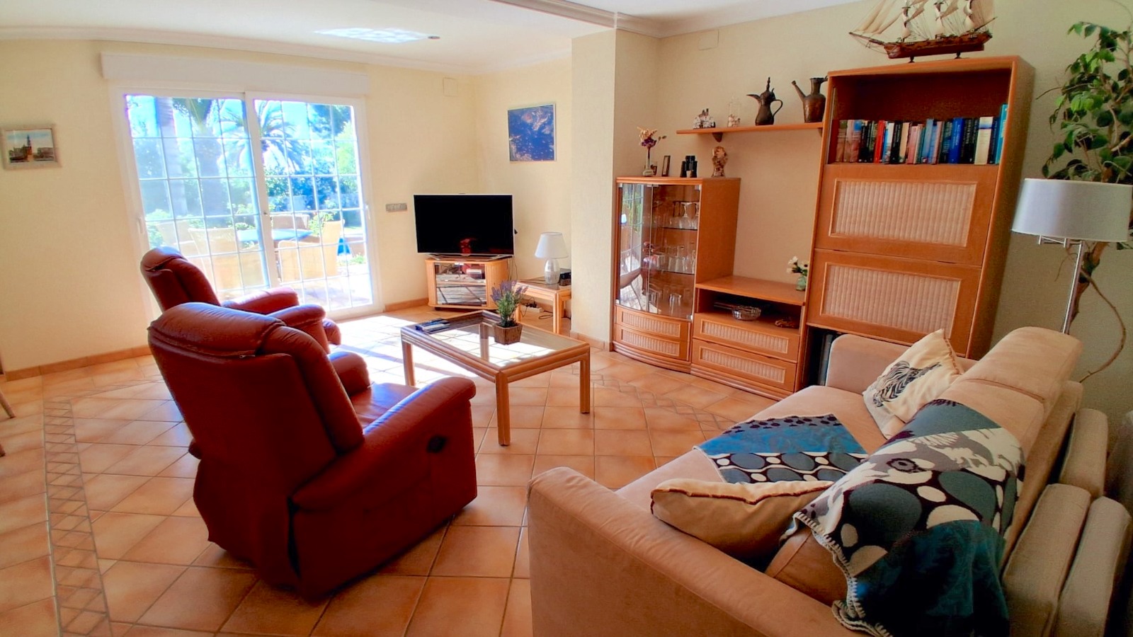 Impressive Villa with 360° panoramic views!