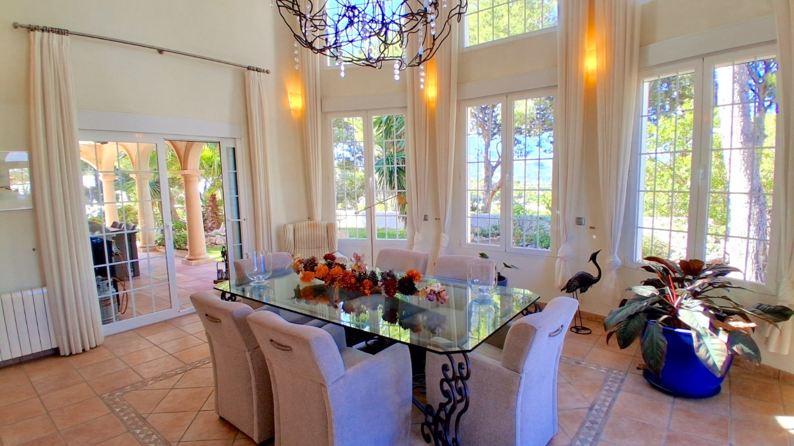 Impressive Villa with 360° panoramic views!
