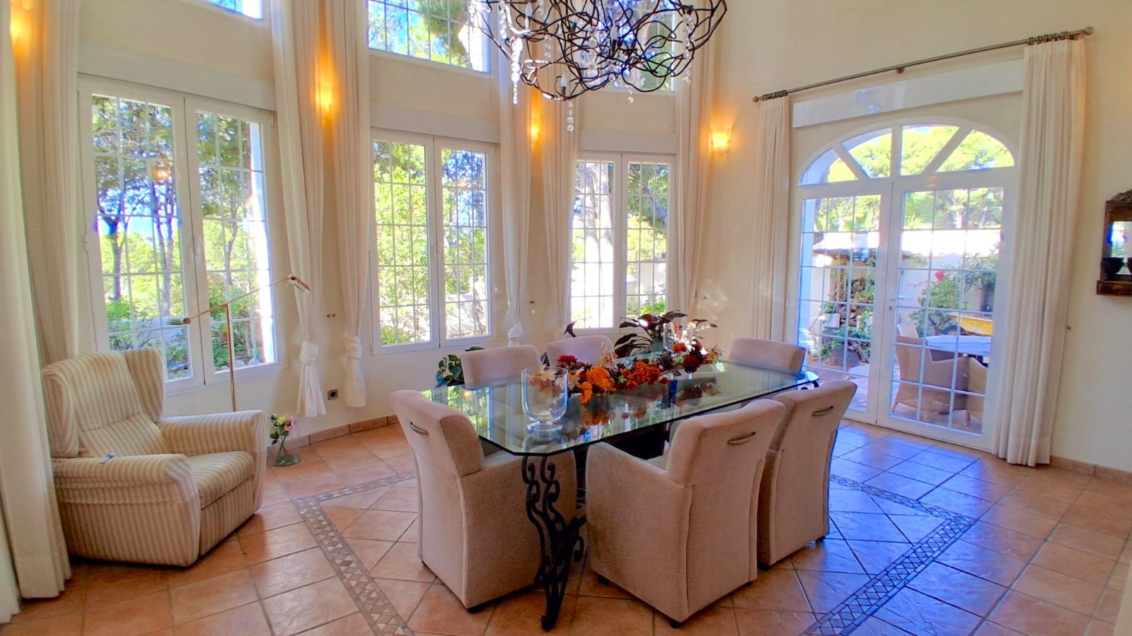 Impressive Villa with 360° panoramic views!