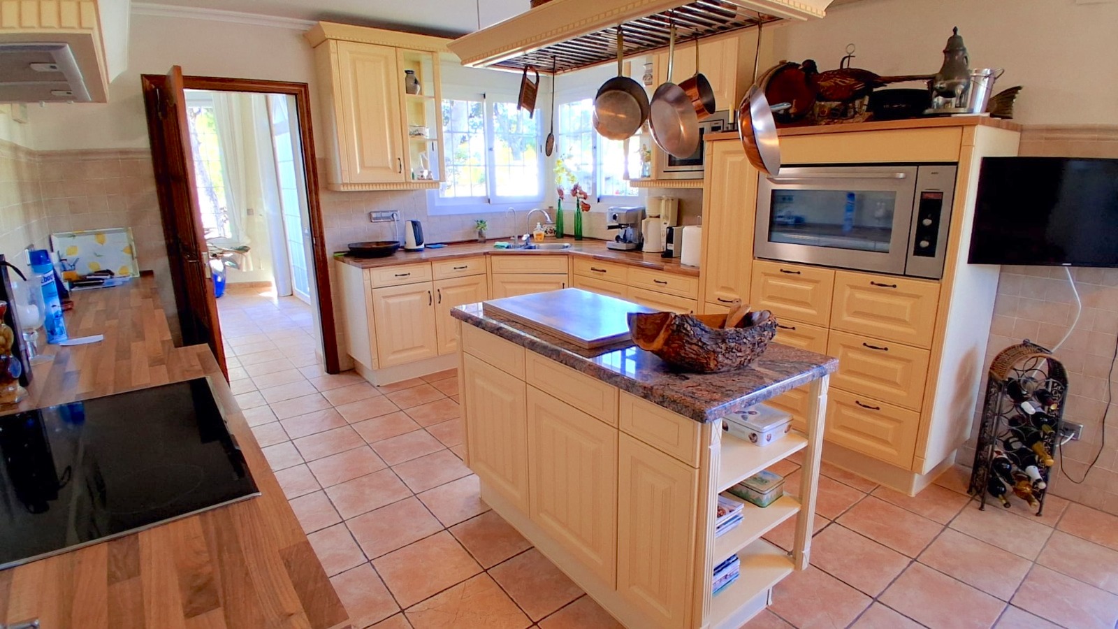 Impressive Villa with 360° panoramic views!