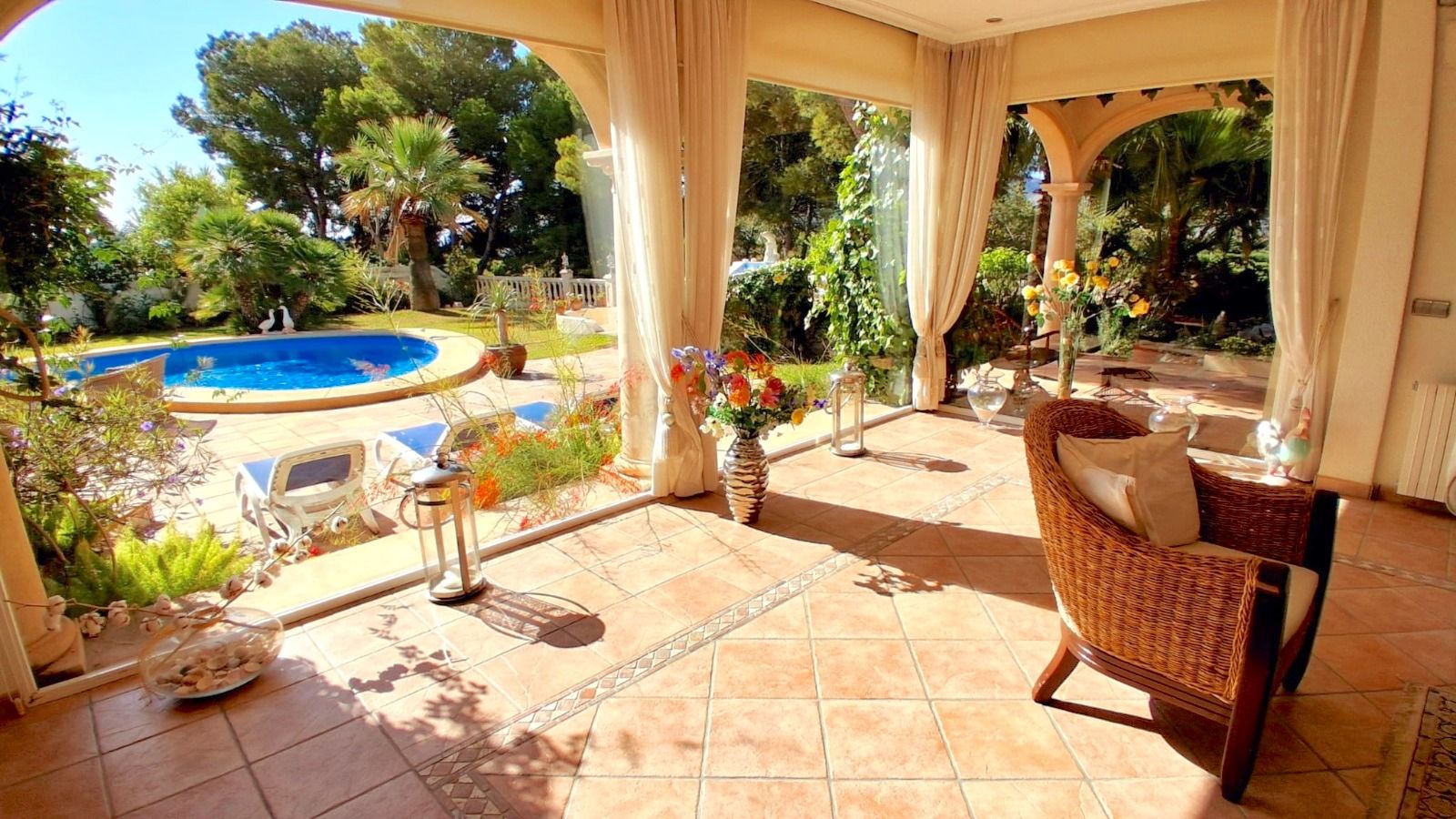 Impressive Villa with 360° panoramic views!
