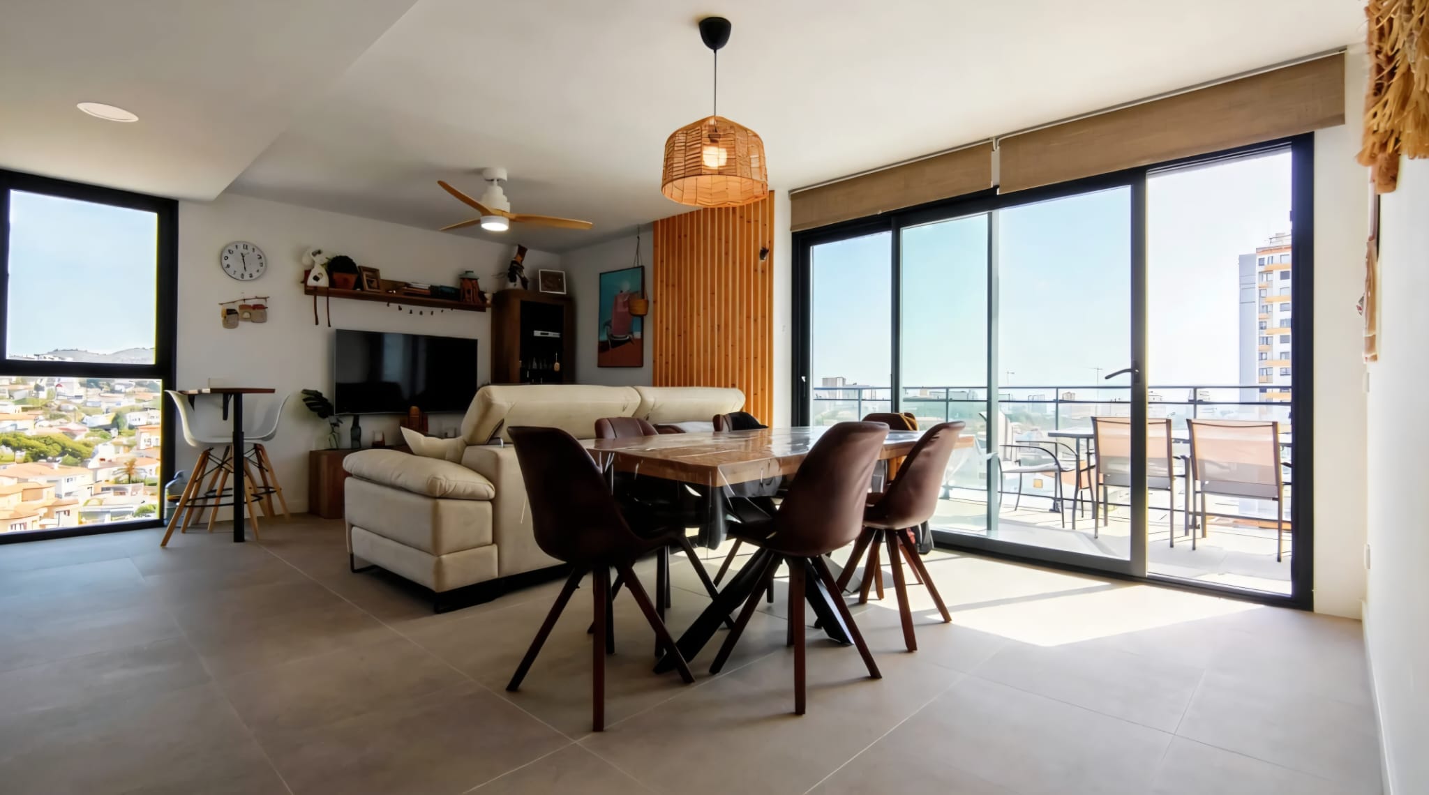 SPACIOUS APARTMENT WITH BEAUTIFUL VIEWS AND NEAR THE SEA