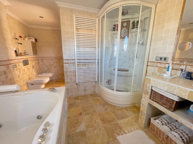 Impressive Villa with 360° panoramic views!