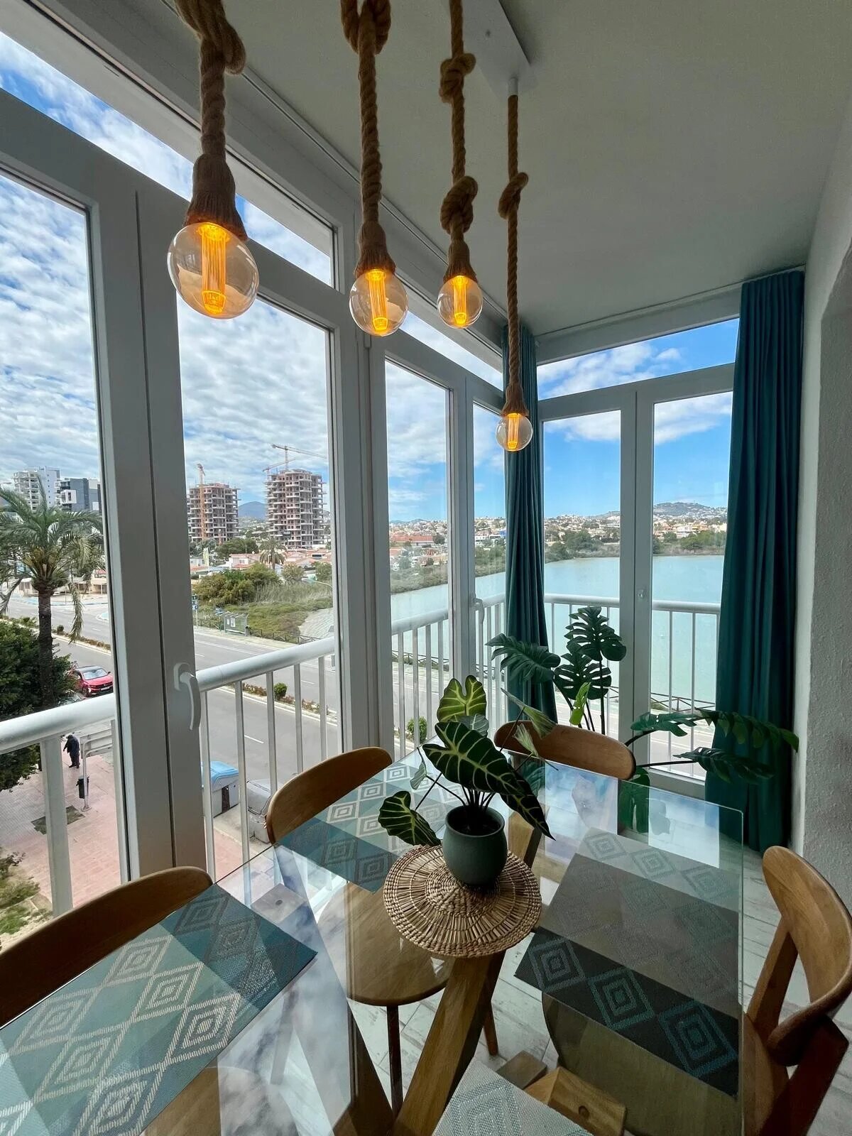 Beautiful 3-bedroom apartment in Calpe, 20 meters from the sea.