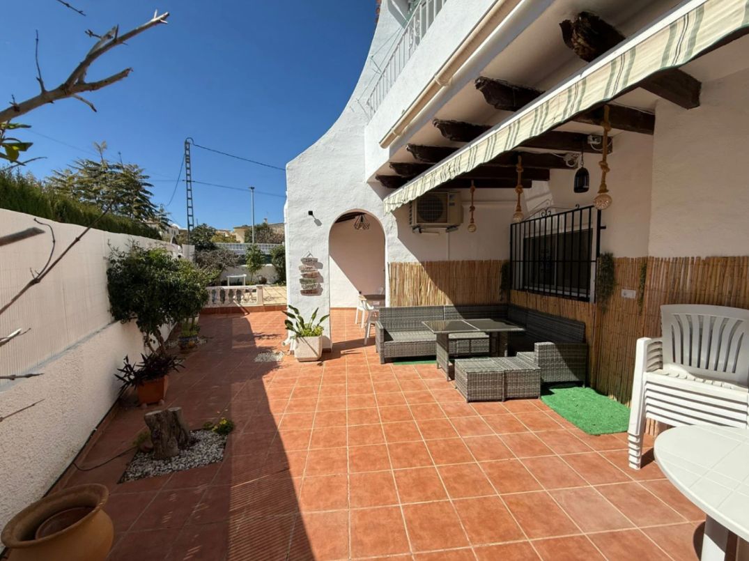 NICE APARTMENT WITH LARGE TERRACE AND GARDEN