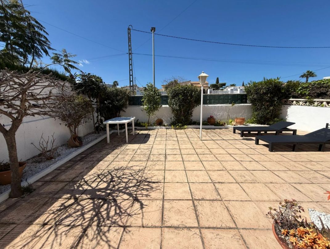 NICE APARTMENT WITH LARGE TERRACE AND GARDEN