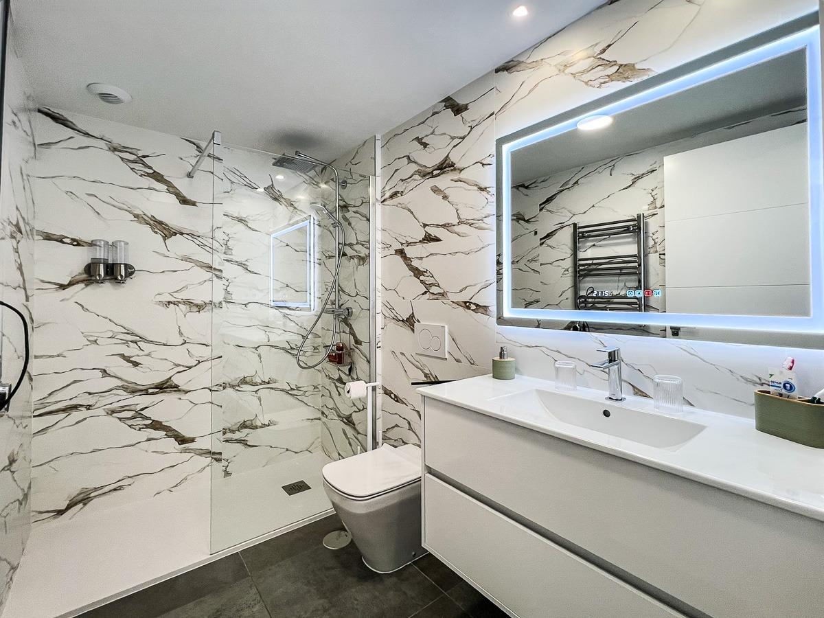 Modern Apartment in a Prestigious Residential Community
