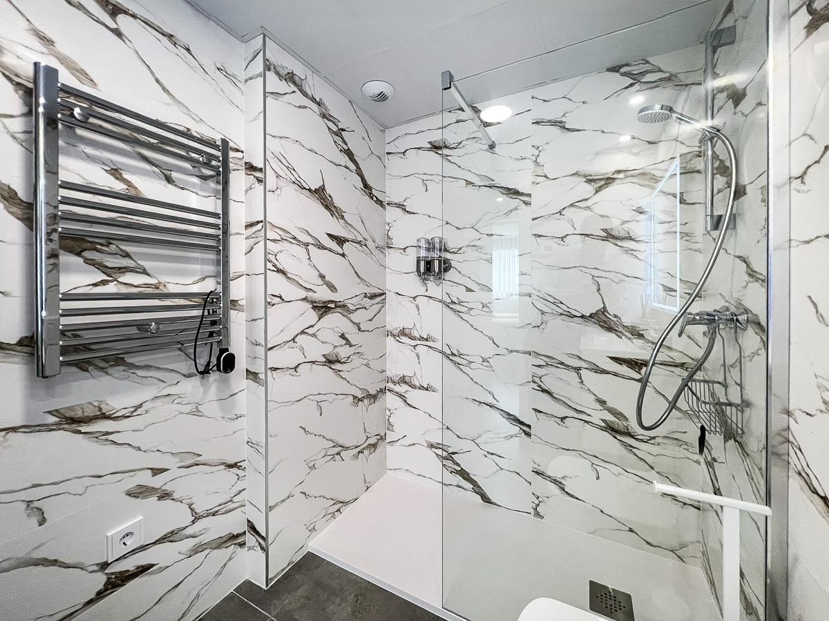 Modern Apartment in a Prestigious Residential Community