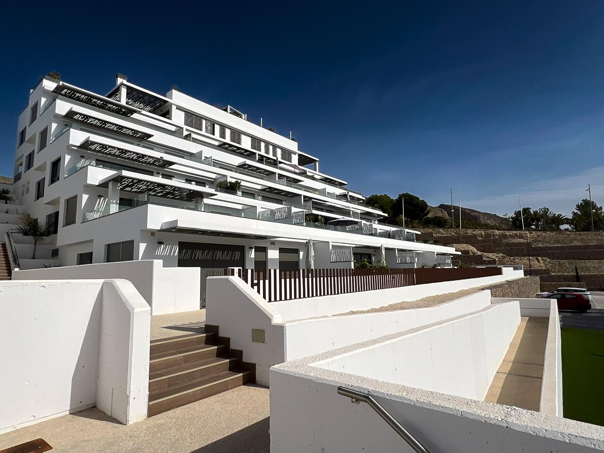 Modern Apartment in a Prestigious Residential Community