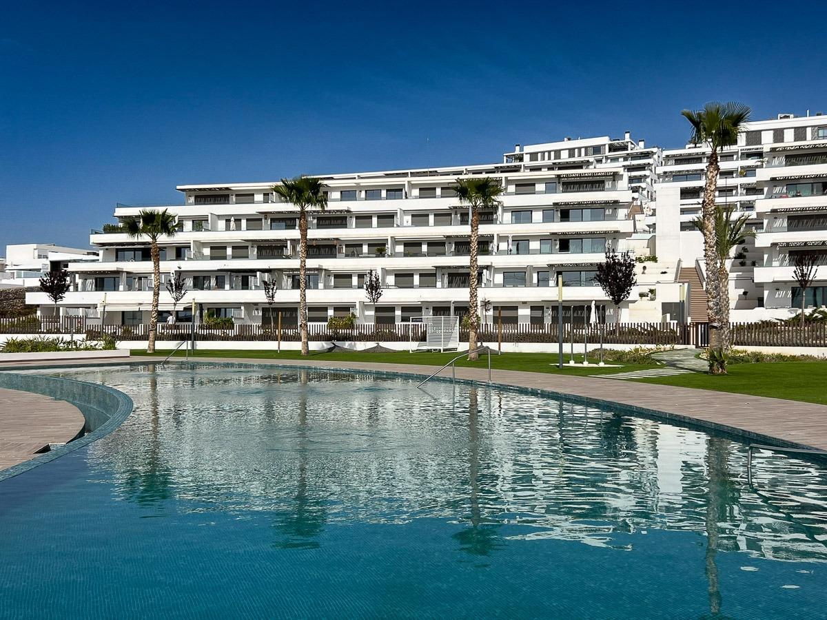Modern Apartment in a Prestigious Residential Community