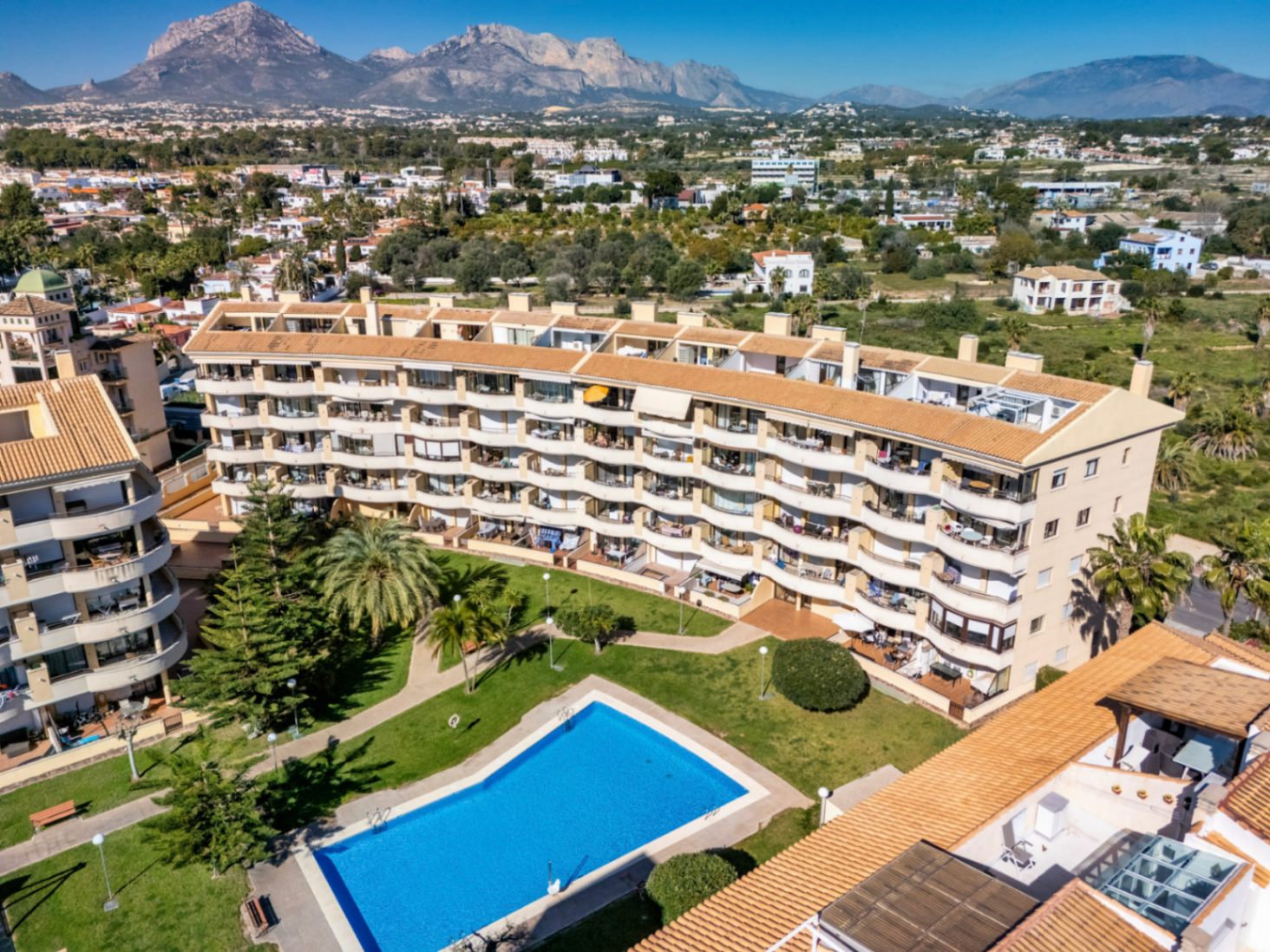 Nice Atico duplex in center Albir