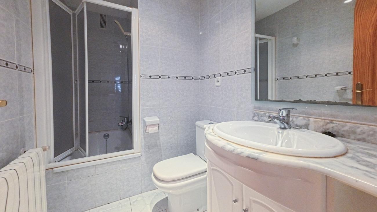 Nice south facing corner apartment with big terrace