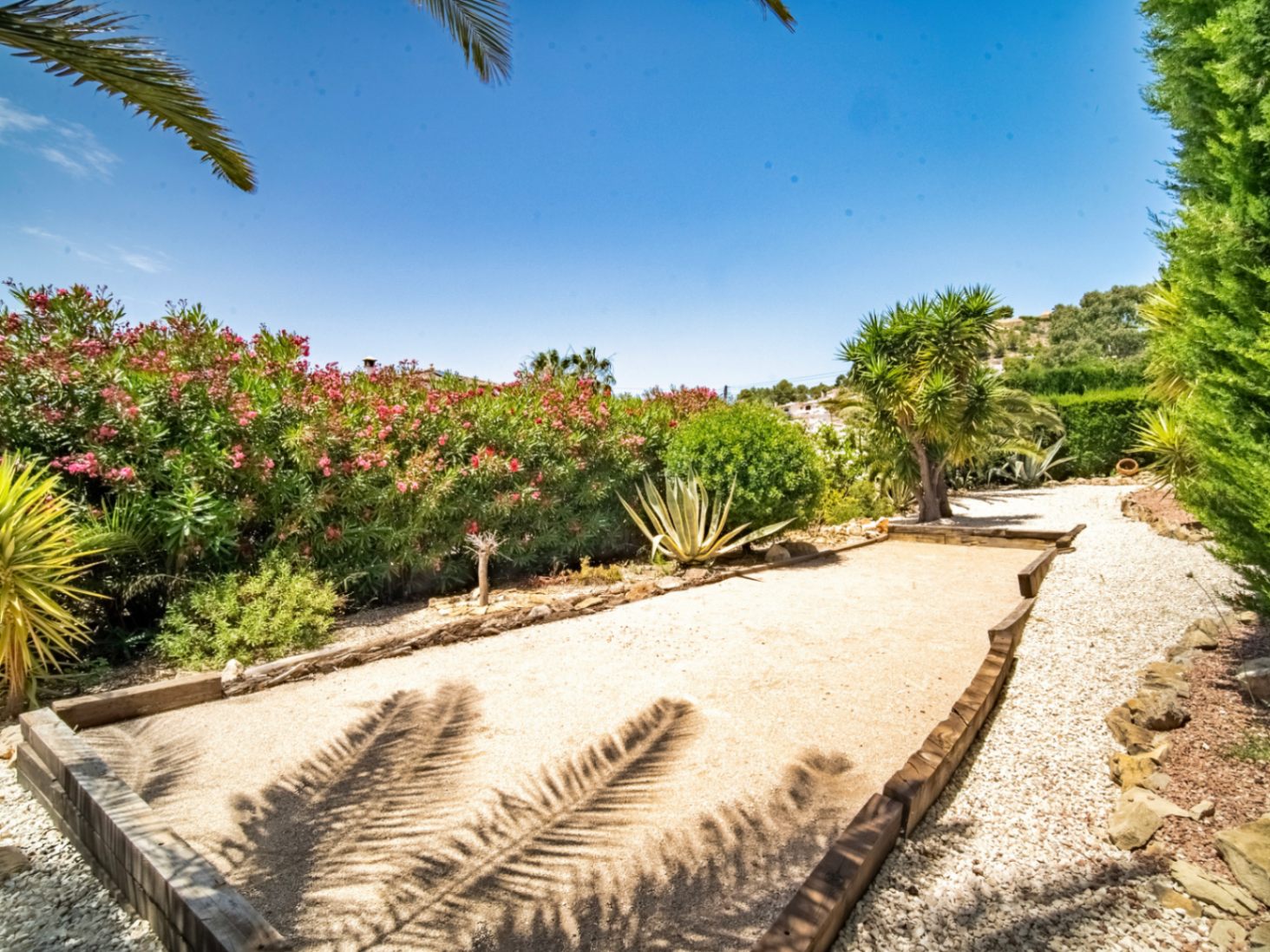 MAGNIFICENT AND SPACIOUS VILLA WITH IMPRESSIVE VIEWS OF THE SEA AND MOUNTAINS IN CALPE