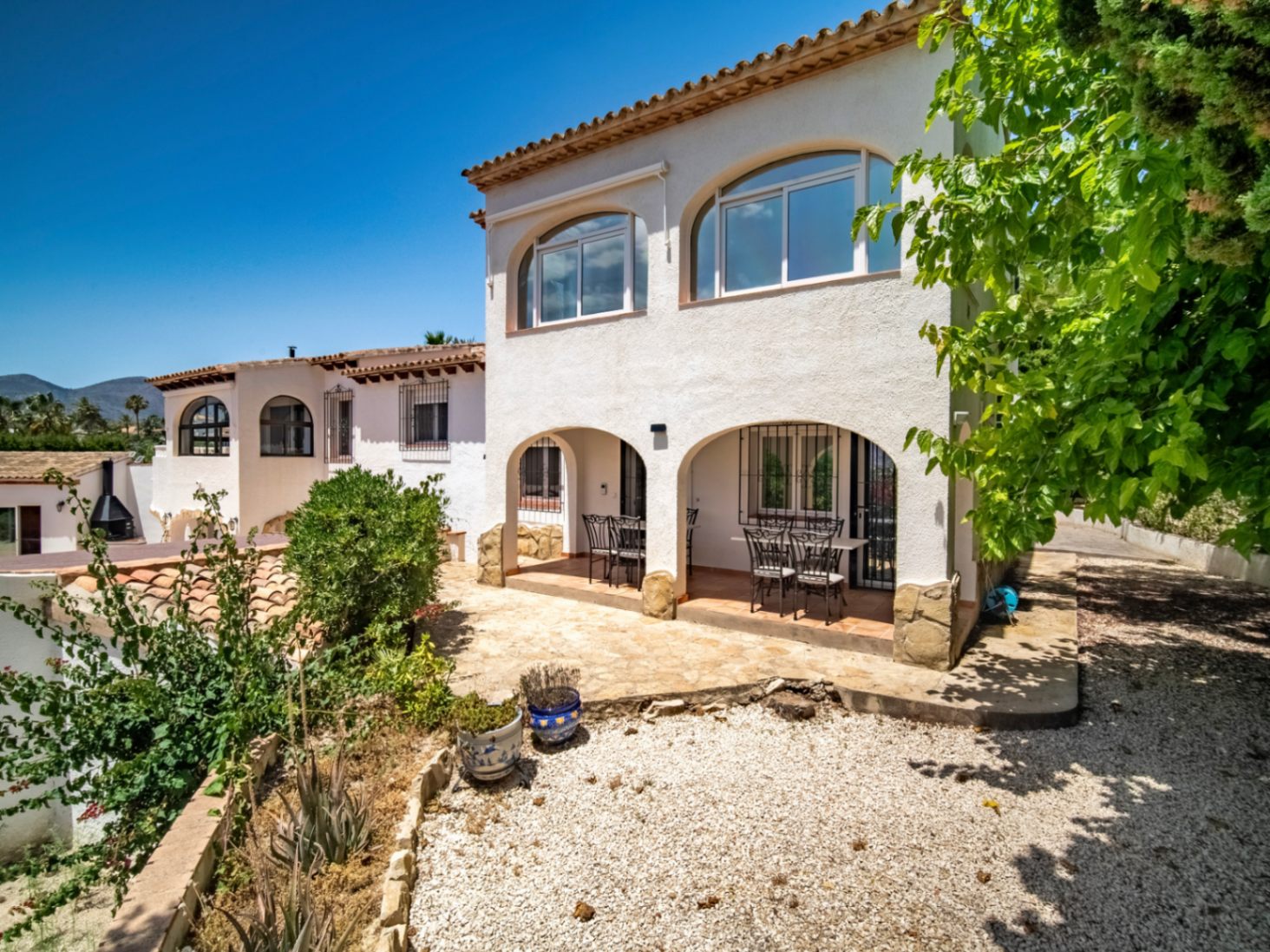 MAGNIFICENT AND SPACIOUS VILLA WITH IMPRESSIVE VIEWS OF THE SEA AND MOUNTAINS IN CALPE