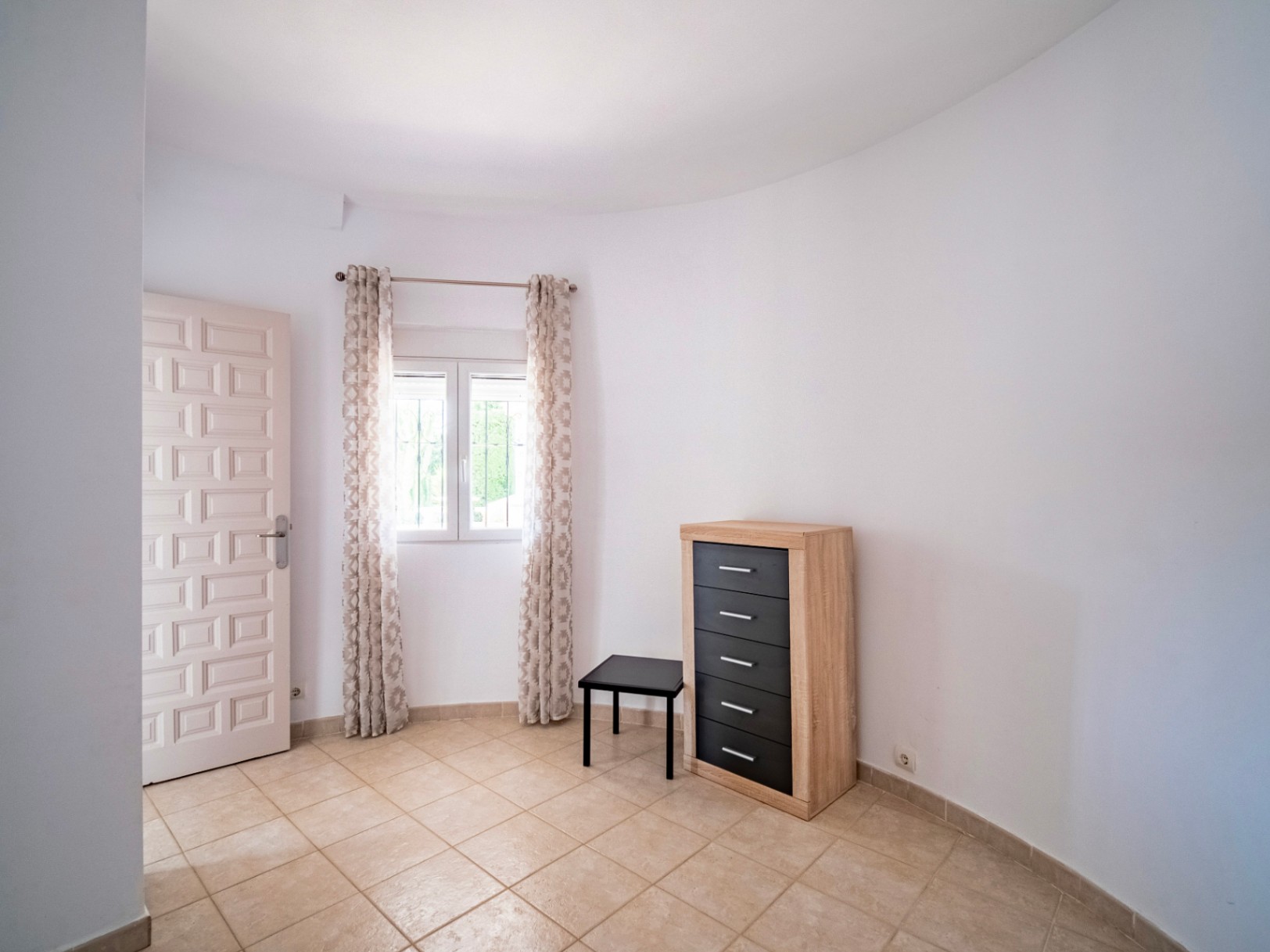 MAGNIFICENT AND SPACIOUS VILLA WITH IMPRESSIVE VIEWS OF THE SEA AND MOUNTAINS IN CALPE