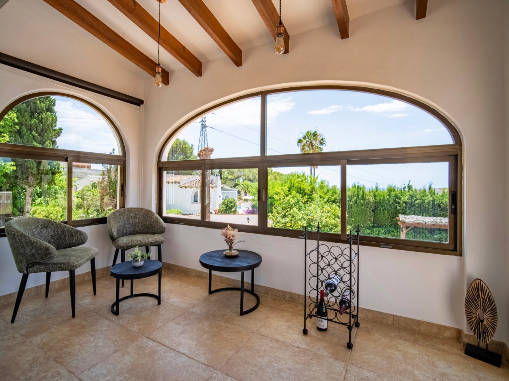 MAGNIFICENT AND SPACIOUS VILLA WITH IMPRESSIVE VIEWS OF THE SEA AND MOUNTAINS IN CALPE