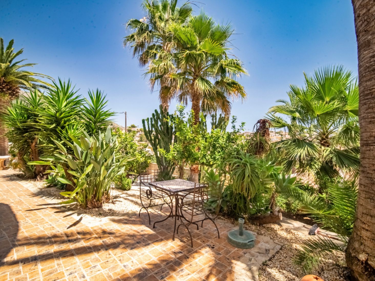 EXCLUSIVE AND SPACIOUS VILLA WITH IMPRESSIVE VIEWS AND CLOSE TO THE NEW WHITE PORT IN CALPE