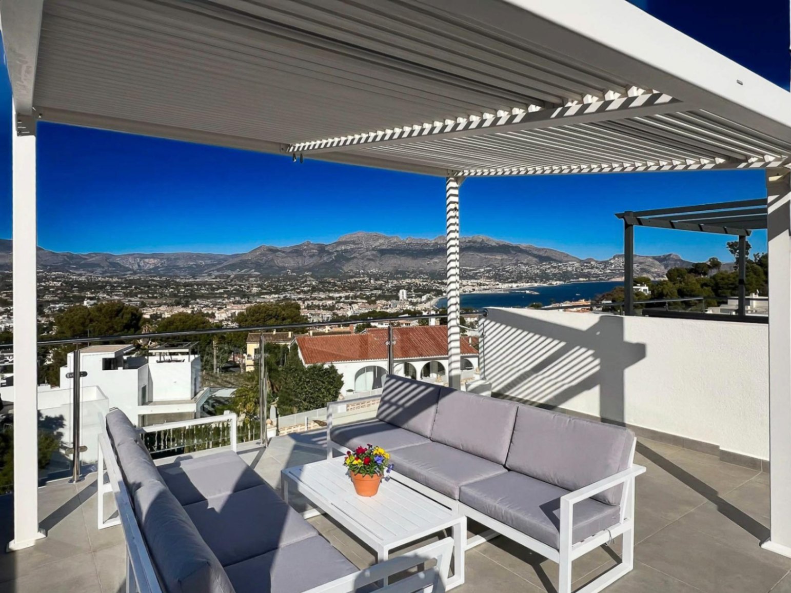 Fantastic modern house with nice views