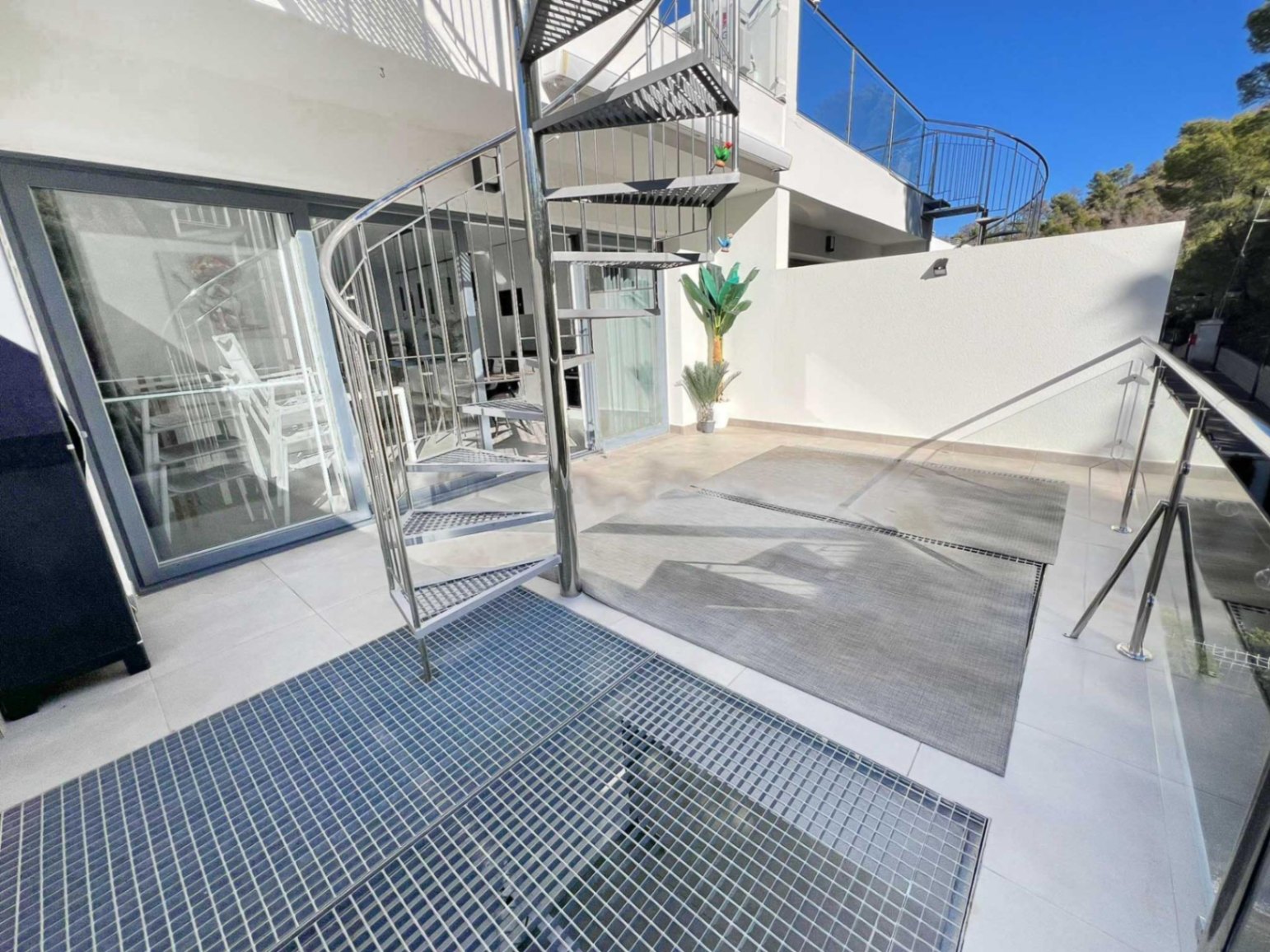 Fantastic modern house with nice views