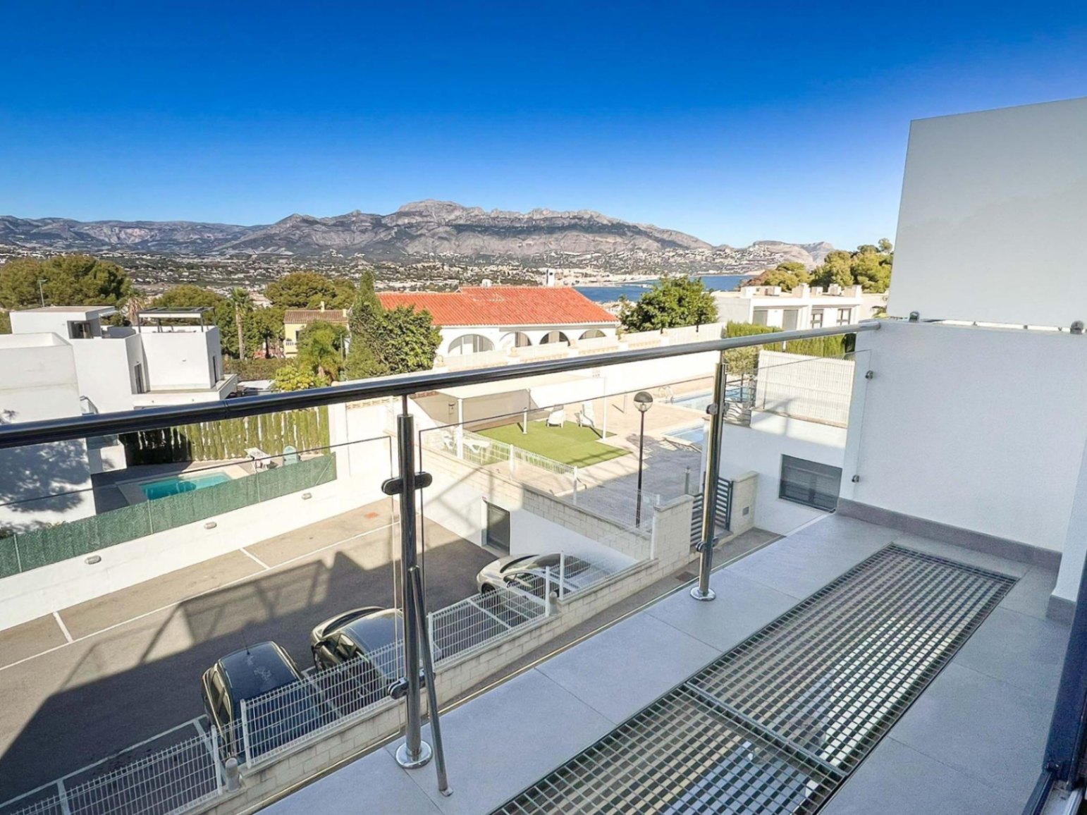 Fantastic modern house with nice views