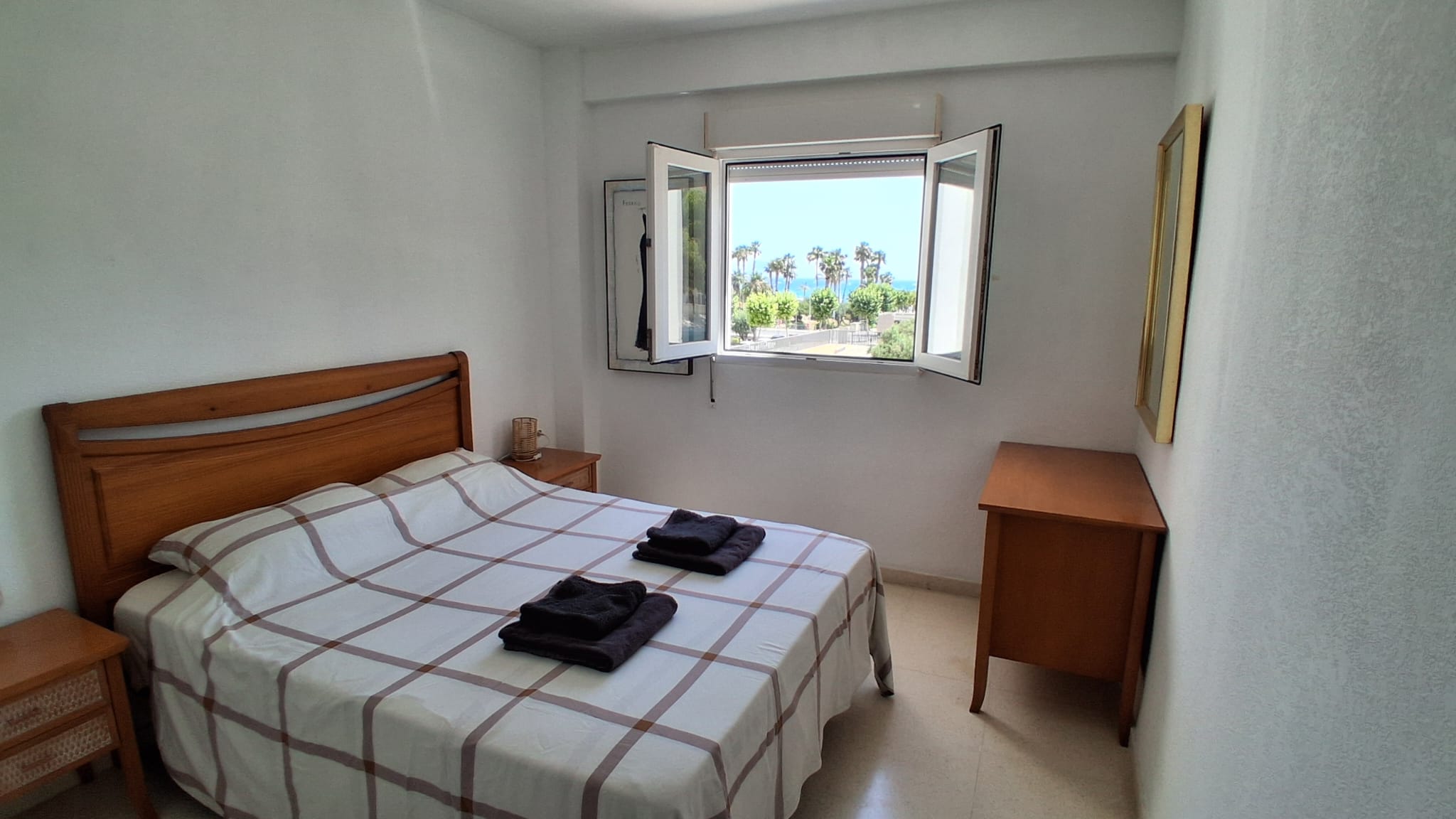 Apartment in the center of Albir with sea views.