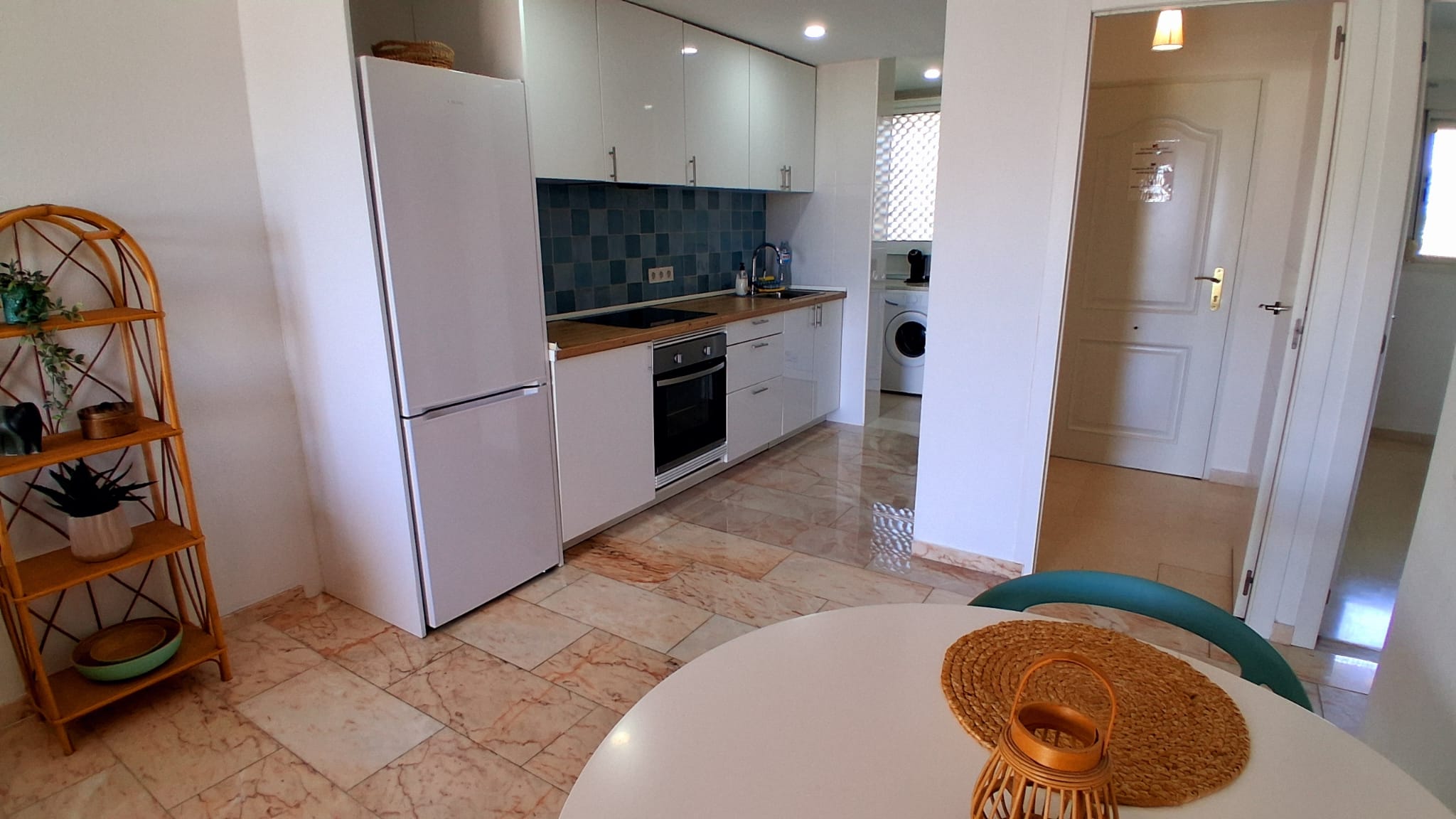 Apartment in the center of Albir with sea views.