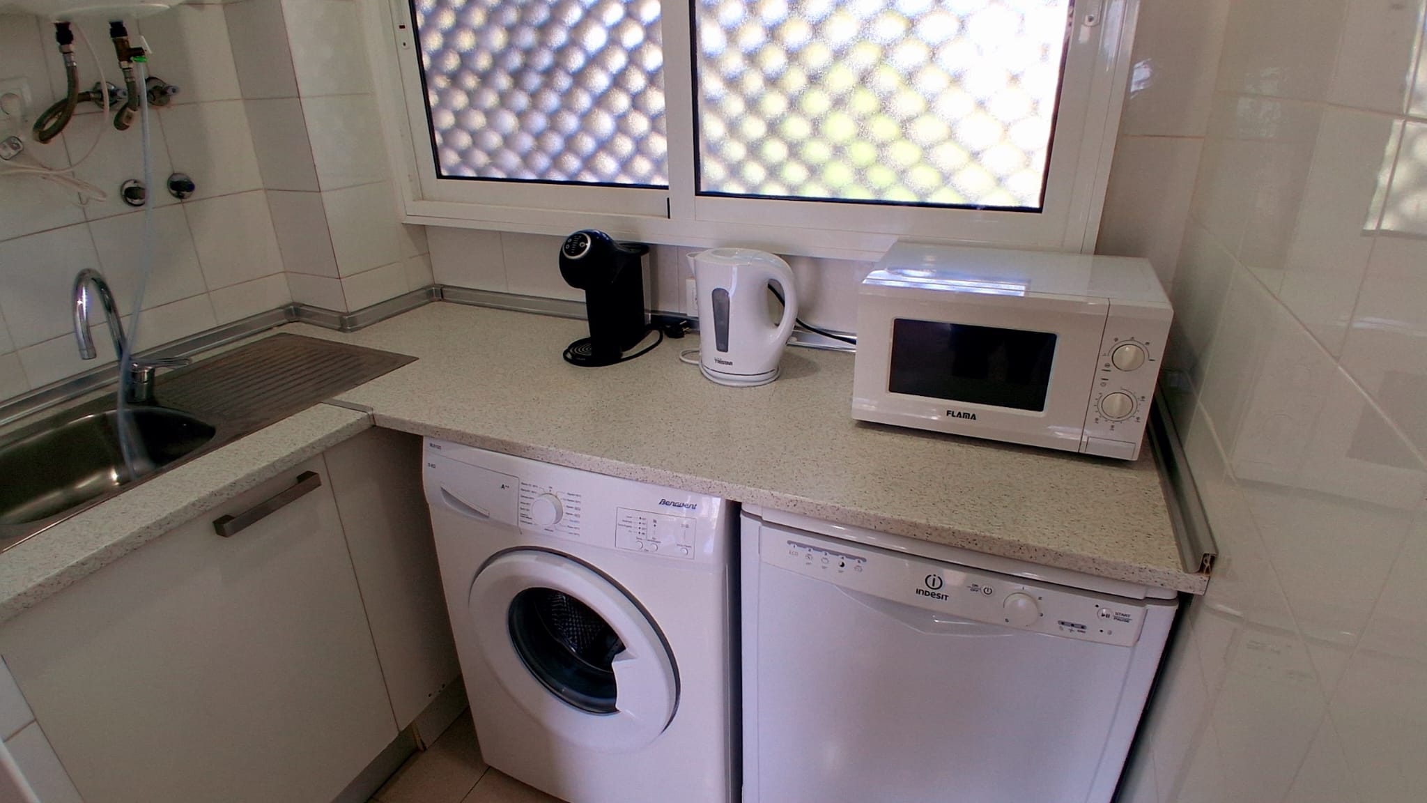 Apartment in the center of Albir with sea views.