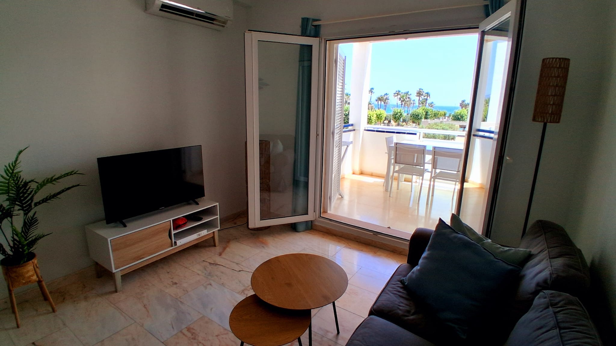 Apartment in the center of Albir with sea views.