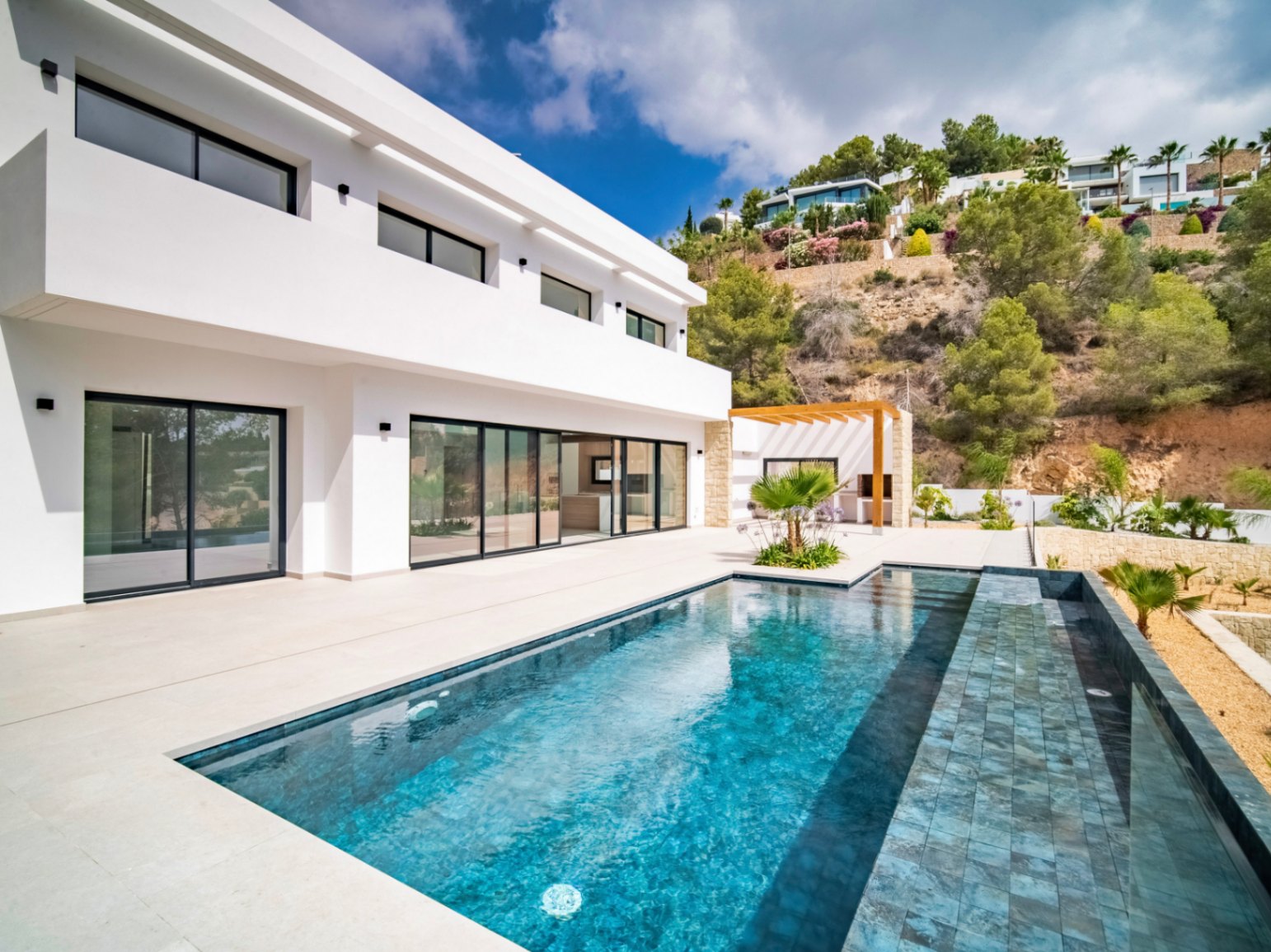 NEW LUXURY VILLA IN RACO DEL GALENO