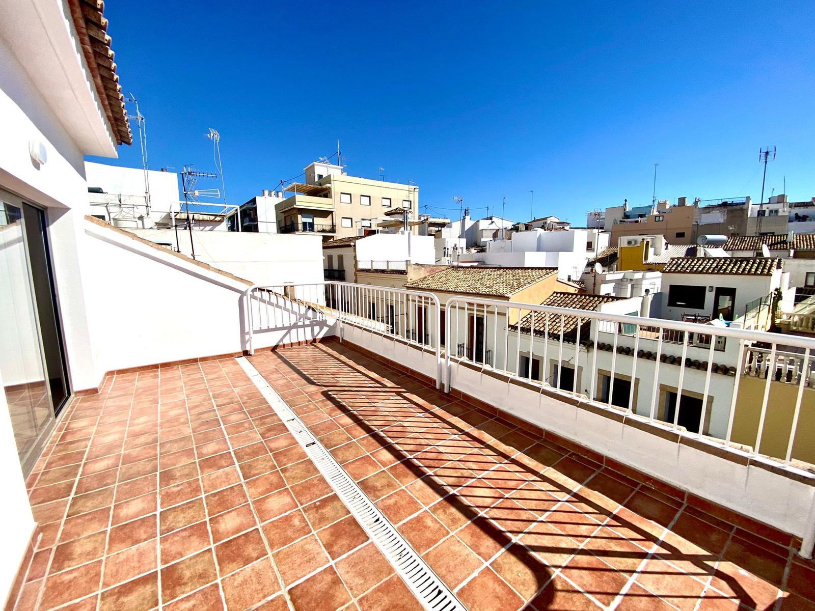 SPACIOUS APARTMENT IN THE OLD TOWN OF CALPE WITH SEA VIEWS