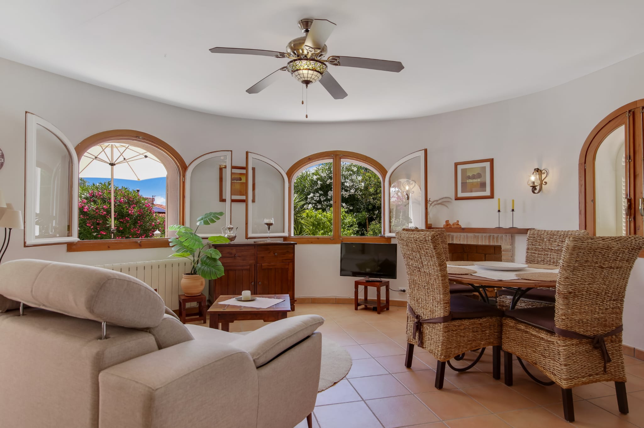 BEAUTIFUL HOUSE WITH AMAZING SEA VIEWS IN CALPE