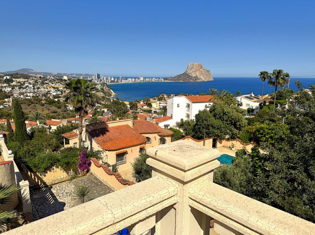 CHALET WITH MAGNIFICENT VIEWS OF THE SEA AND THE MOUNTAIN IN CALPE