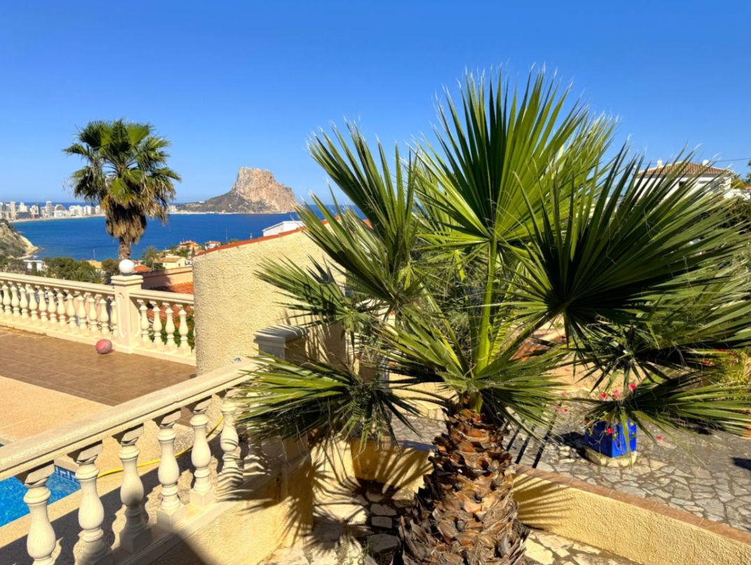 CHALET WITH MAGNIFICENT VIEWS OF THE SEA AND THE MOUNTAIN IN CALPE