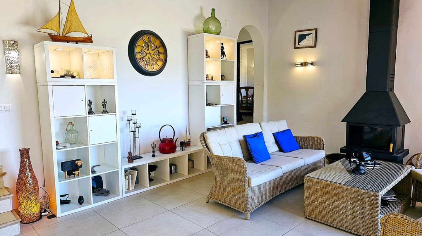CHALET WITH MAGNIFICENT VIEWS OF THE SEA AND THE MOUNTAIN IN CALPE