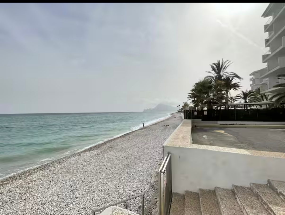 Beautiful renovated studio with sea views