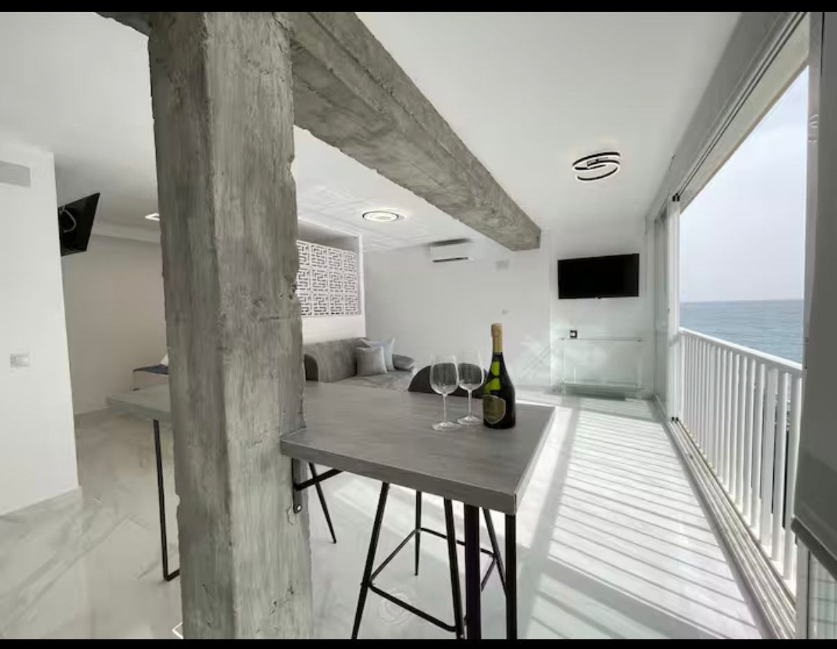 Beautiful renovated studio with sea views