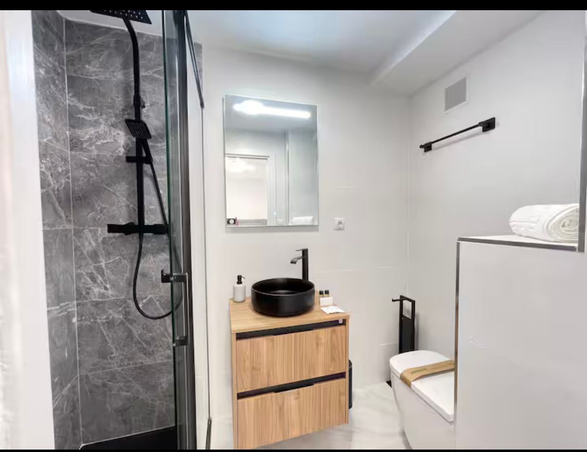Beautiful renovated studio with sea views