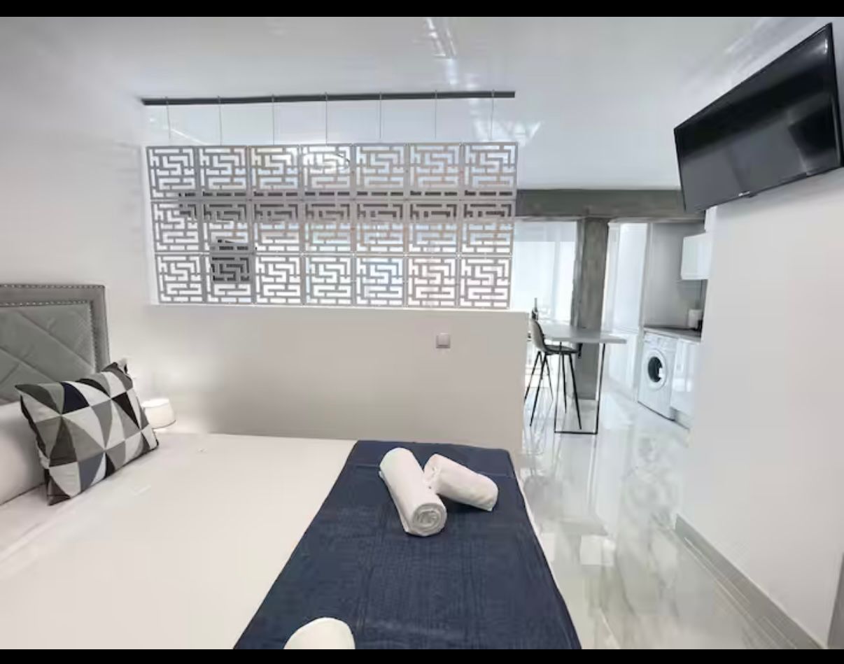 Beautiful renovated studio with sea views