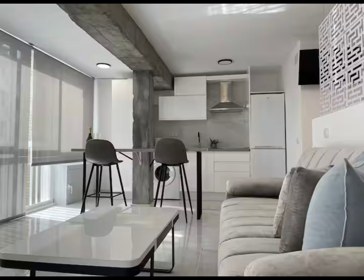 Beautiful renovated studio with sea views