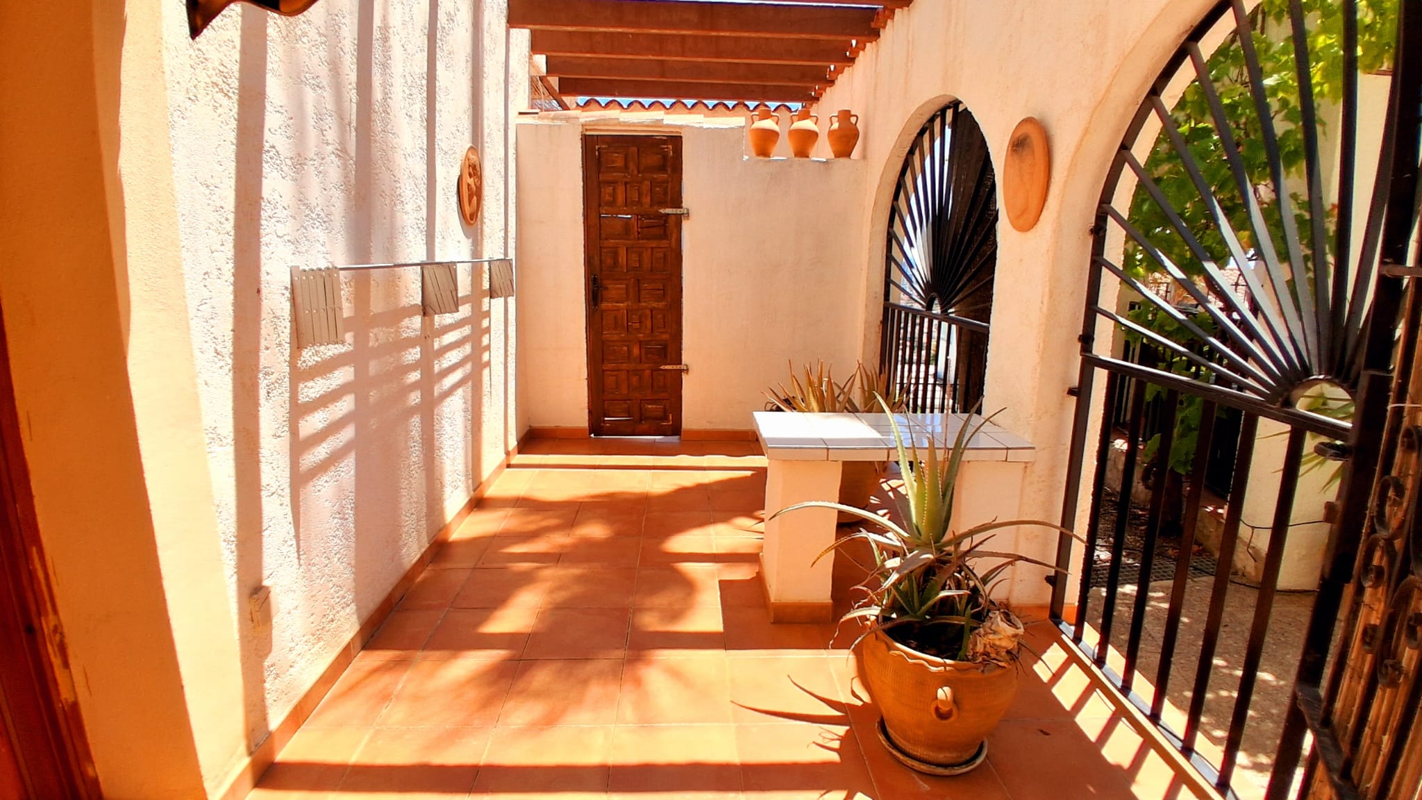 Bungalow with two spacious terraces and outstanding views of the sea and the mountains