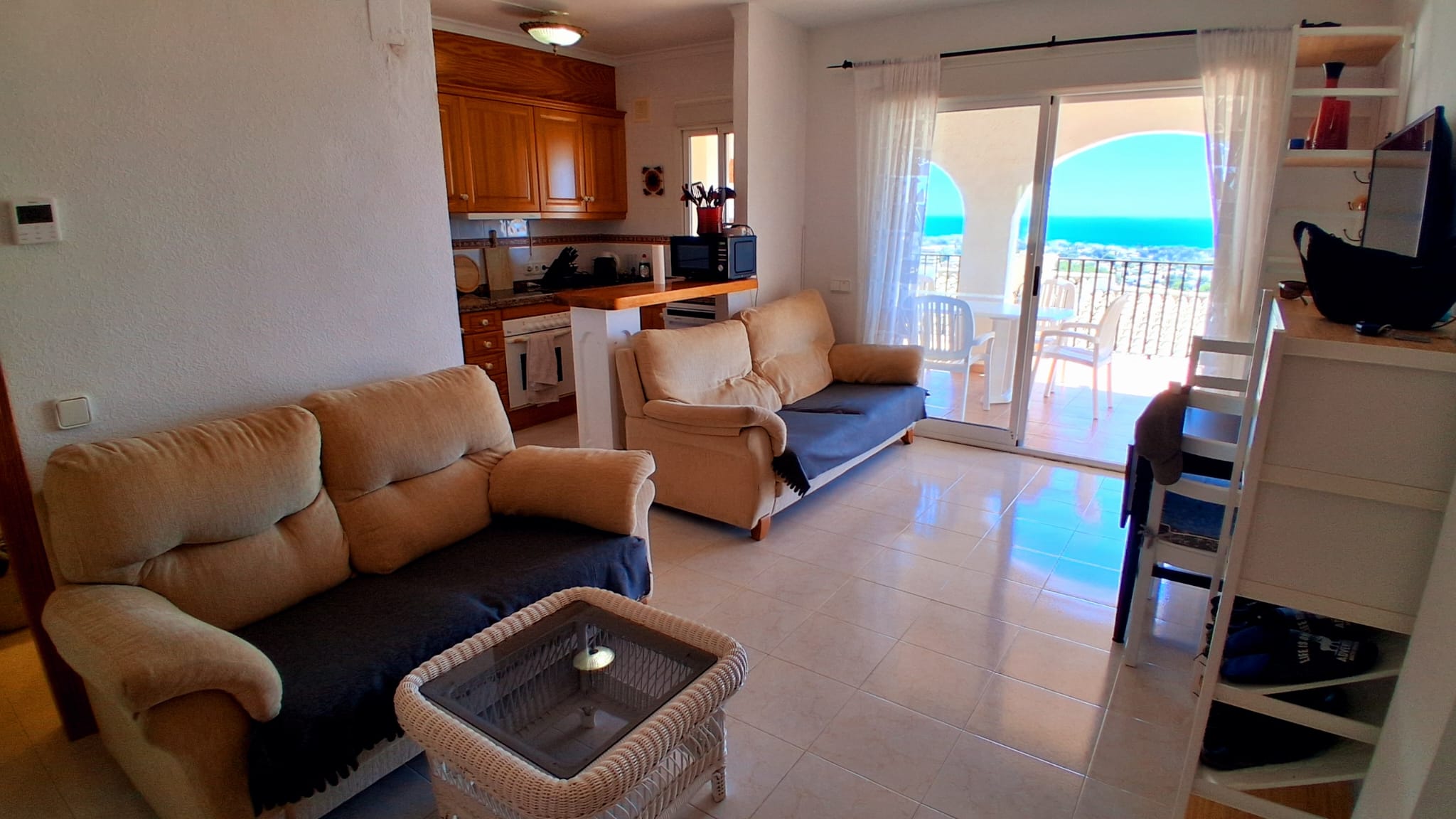 Bungalow with two spacious terraces and outstanding views of the sea and the mountains